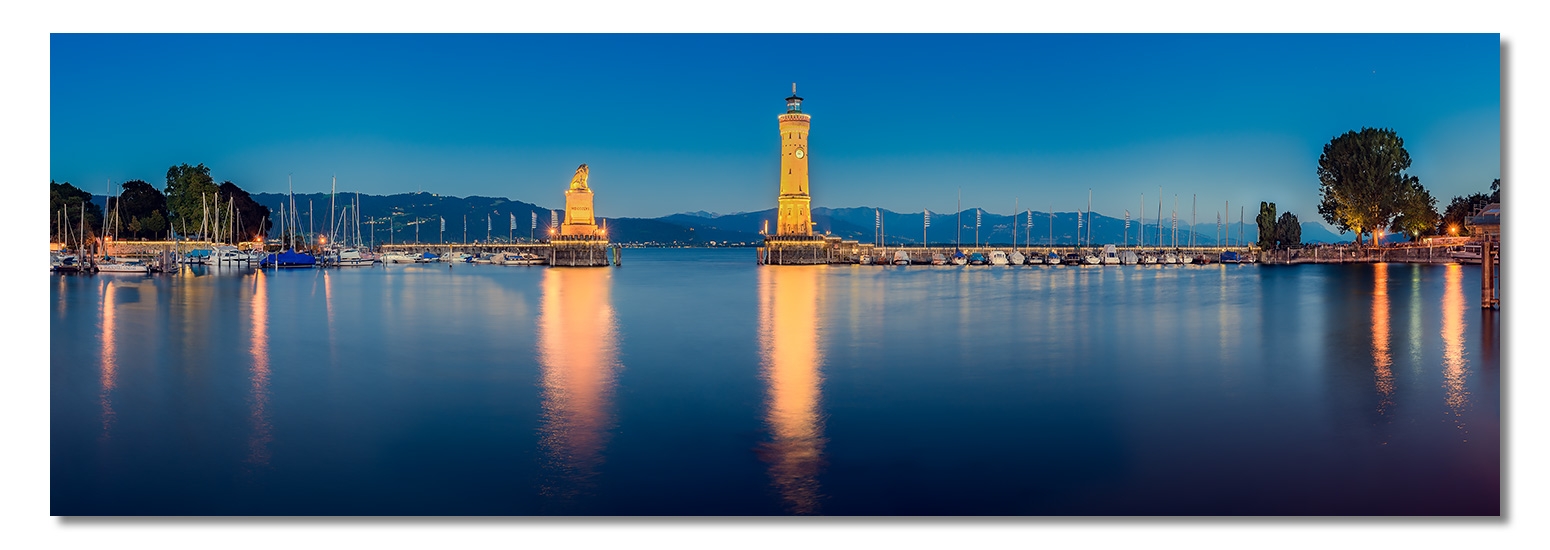 die-hafeneinfahrt-von-lindau-am-bodensee