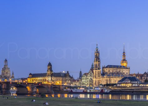 Dresden Skyline zur blauen Stunde