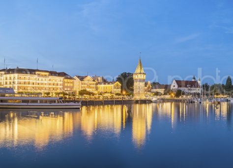 Hafen Lindau zur blauen Stunde