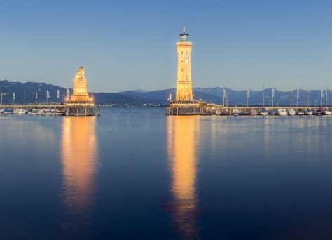 Hafeneinfahrt Lindau zur blauen Stunde