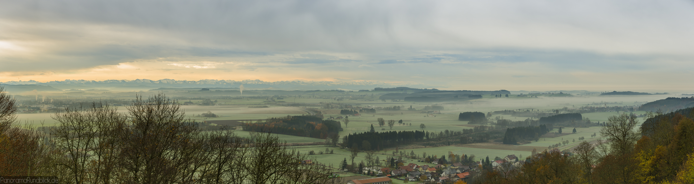 Blick ins Allgäu, Leutkirch-Herbrazhofen-Reichenhofen und die Allgäuer Alpen