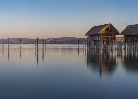 Pfahlbauten im Morgenlicht , Unteruhldingen, Bodensee